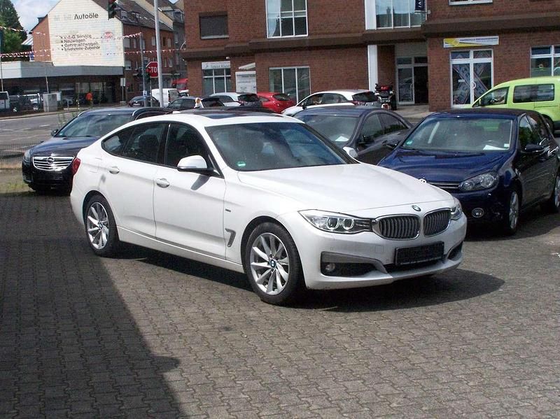Weiß Gebraucht 2013 BMW 320 Gran Turismo Coupé | 14.650 € (Fairer Preis) - Bild 1/4