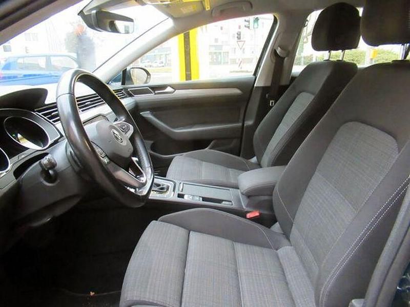 Gebraucht VW Passat 150 PS (110 kW) 2020 Blau Kombi