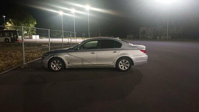Gebraucht BMW 523 190 PS (139 kW) 2008 Silber Limousine