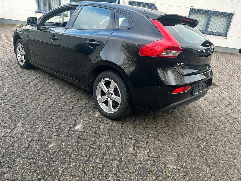 Gebraucht Volvo V40 You! 150 PS (110 kW) 2015 Schwarz Limousine