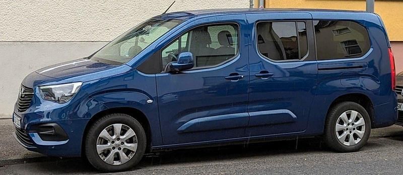 Blau Gebraucht 2019 Opel Combo Life Edition Van / Kleinbus | 16.500 € (Guter Preis) - Bild 1/4