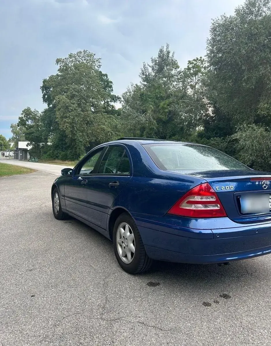 Gebraucht Mercedes C200 163 PS (119 kW) 2002 Blau Limousine