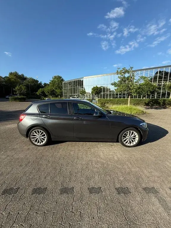 Gebraucht BMW 120 Advantage 184 PS (135 kW) 2018 Grau Limousine