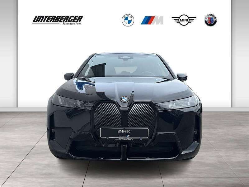 Neu BMW iX M Sport 400 kW (544 PS) 2025 Black sapphire SUV
