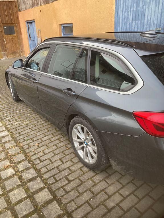 Gebraucht BMW 330 Advantage 252 PS (185 kW) 2015 Grau Kombi