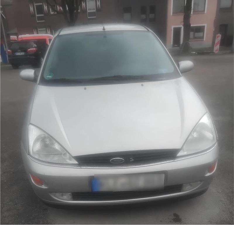 Gebraucht Ford Focus 101 PS (74 kW) 2000 Silber Kombi