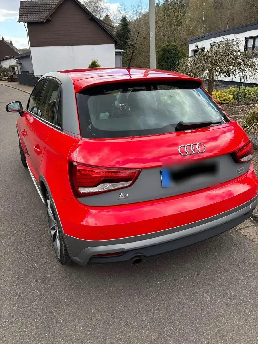 Gebraucht Audi A1 Sportback Premium 95 PS (69 kW) 2016 Rot Kleinwagen