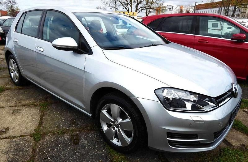 Gebraucht VW Golf VII Trendline 86 PS (63 kW) 2015 Reflexsilber Limousine