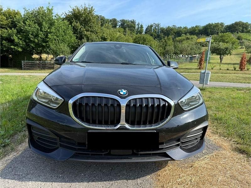 Schwarz Gebraucht 2019 BMW 118 Advantage Kleinwagen | 17.990 € (Fairer Preis) - Bild 1/4