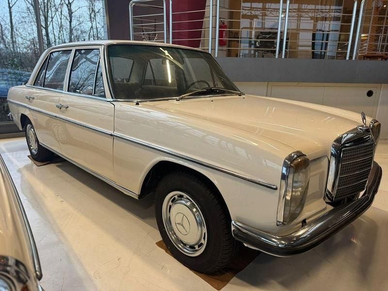 Gebraucht Mercedes 200/8 95 PS (69 kW) 1972 Weiß Limousine