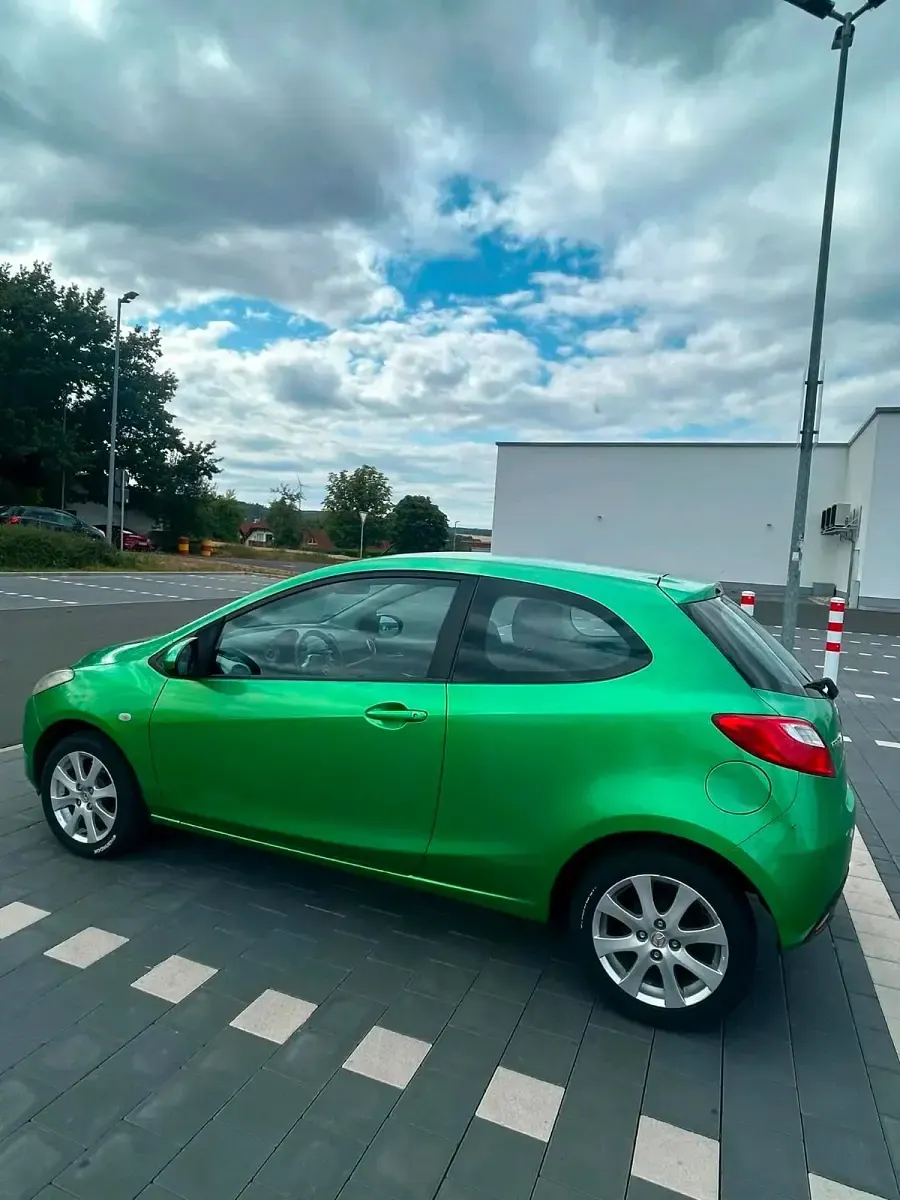 Gebraucht Mazda 2 Independence 86 PS (63 kW) 2010 Grün Kleinwagen