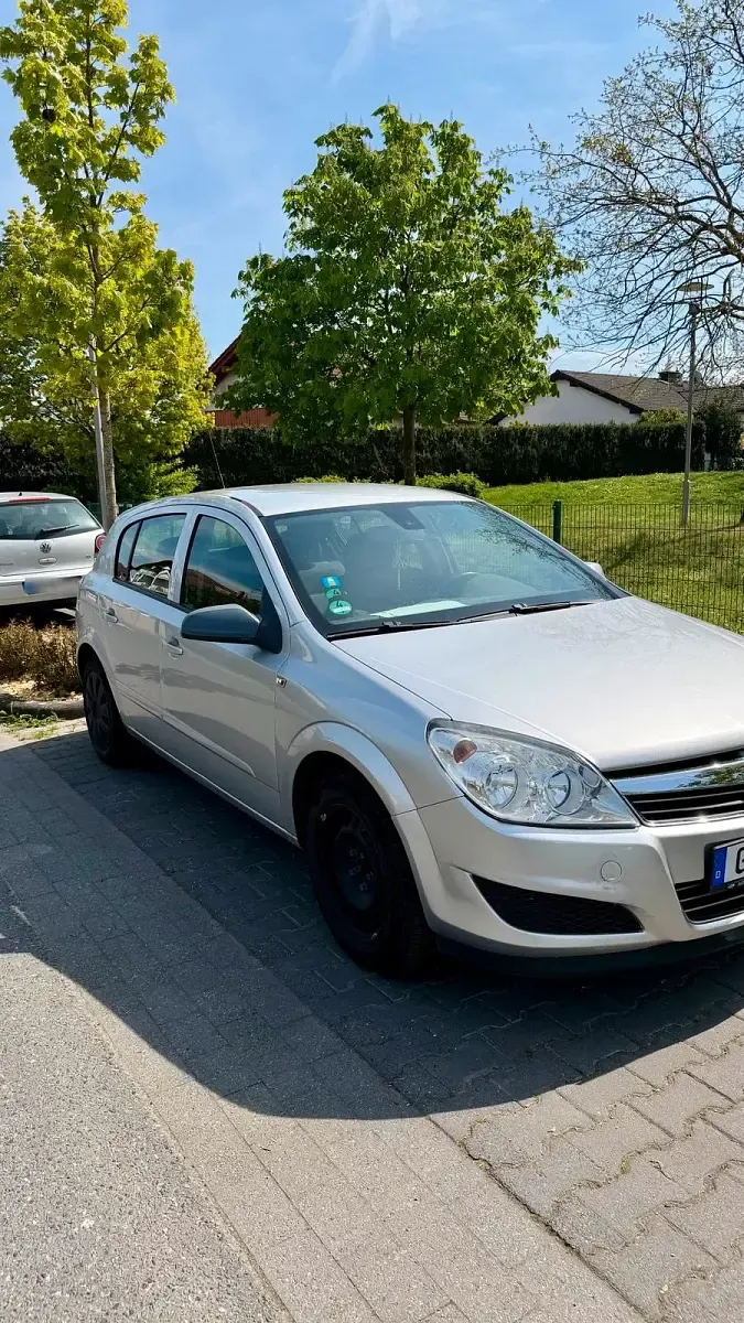 Gebraucht Opel Astra 104 PS (76 kW) 2007 Silber Limousine