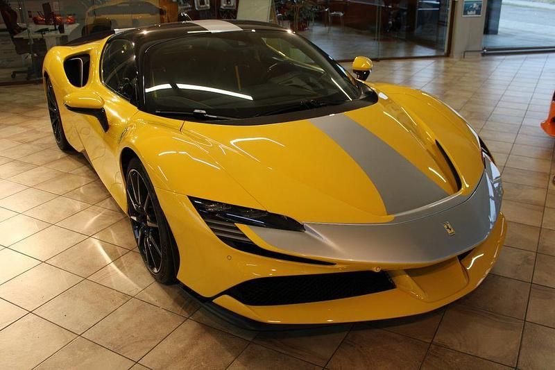 Gebraucht Ferrari SF90 780 PS (573 kW) 2024 Gelb