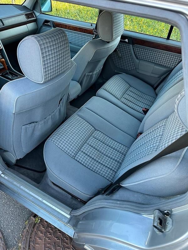 Gebraucht Mercedes E320 220 PS (161 kW) 1994 Silber Kombi