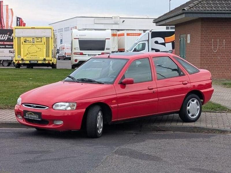 Gebraucht Ford Escort Ghia 90 PS (66 kW) 1996 Rot (metallic) Limousine