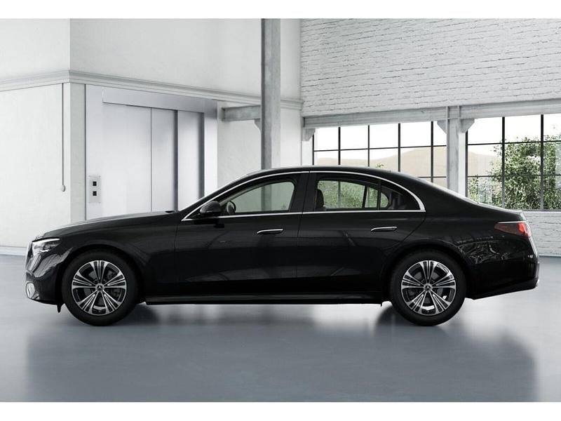 Gebraucht Mercedes E220 197 PS (144 kW) 2025 Metalliclack obsidianschwarz Limousine