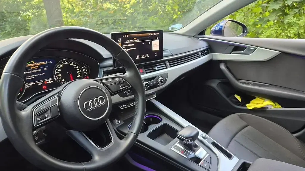 Gebraucht Audi A5 Sportback Ambiente 163 PS (119 kW) 2021 Blau Kleinwagen