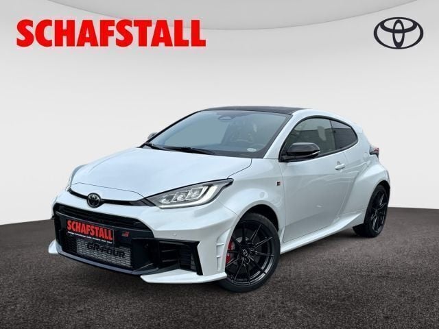 Silber (palladiumsilber metallic) Gebraucht 2024 Toyota Yaris Coupé | 48.979 € (Fairer Preis) - Bild 1/3