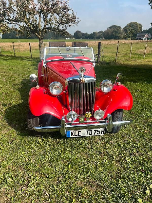 Rot Gebraucht 1953 MG TD Cabrio | 29.000 € - Bild 1/4