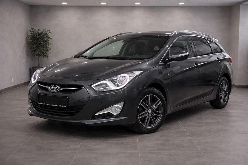 Grau Gebraucht 2014 Hyundai i40 Edition Kombi | 7.999 € (Etwas zu teuer) - Bild 1/4