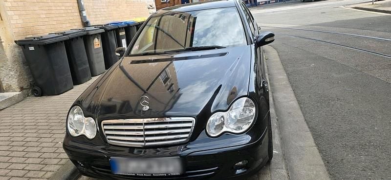 Gebraucht Mercedes C180 143 PS (105 kW) 2007 Schwarz Limousine