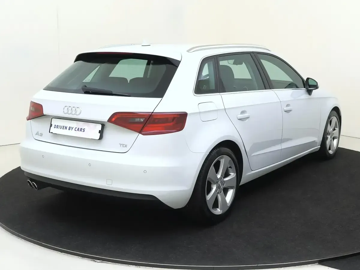 Gebraucht Audi A3 Ambition 150 PS (110 kW) 2015 Weiß Limousine