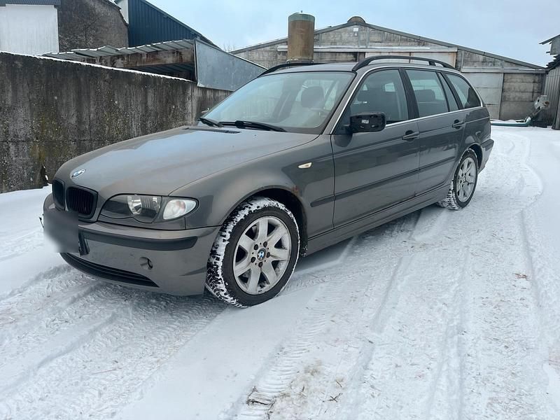 Grau Gebraucht 2003 BMW 320 Kombi | 2.399 € (Fairer Preis) - Bild 1/4