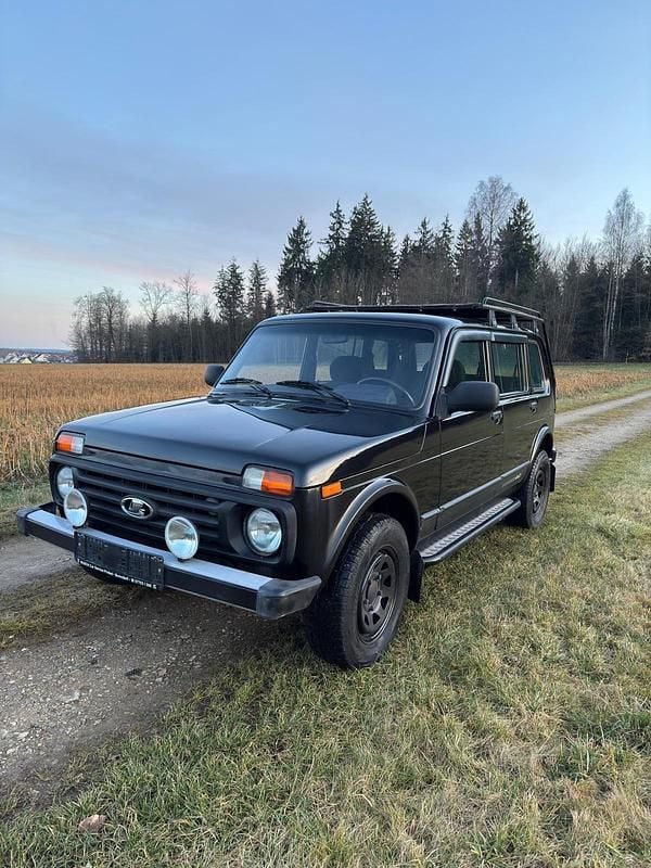 Schwarz Gebraucht 2018 Lada niva SUV | 9.300 € (Superpreis) - Bild 1/4