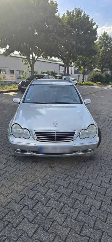 Silber Gebraucht 2004 Mercedes C200 Kombi | 3.100 € (Fairer Preis) - Bild 1/4