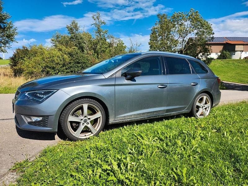 Grau Gebraucht 2016 Seat Leon ST FR Kombi | 13.700 € (Fairer Preis) - Bild 1/4