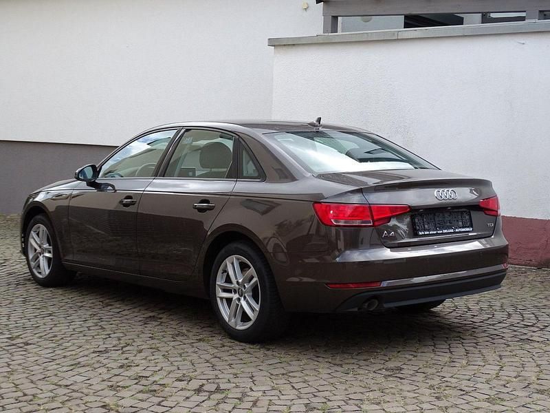 Gebraucht Audi A4 Basis 150 PS (110 kW) 2017 Braun Limousine