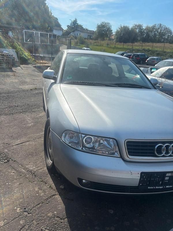 Silber Gebraucht 2000 Audi A4 Limousine | 999 € (Guter Preis) - Bild 1/4