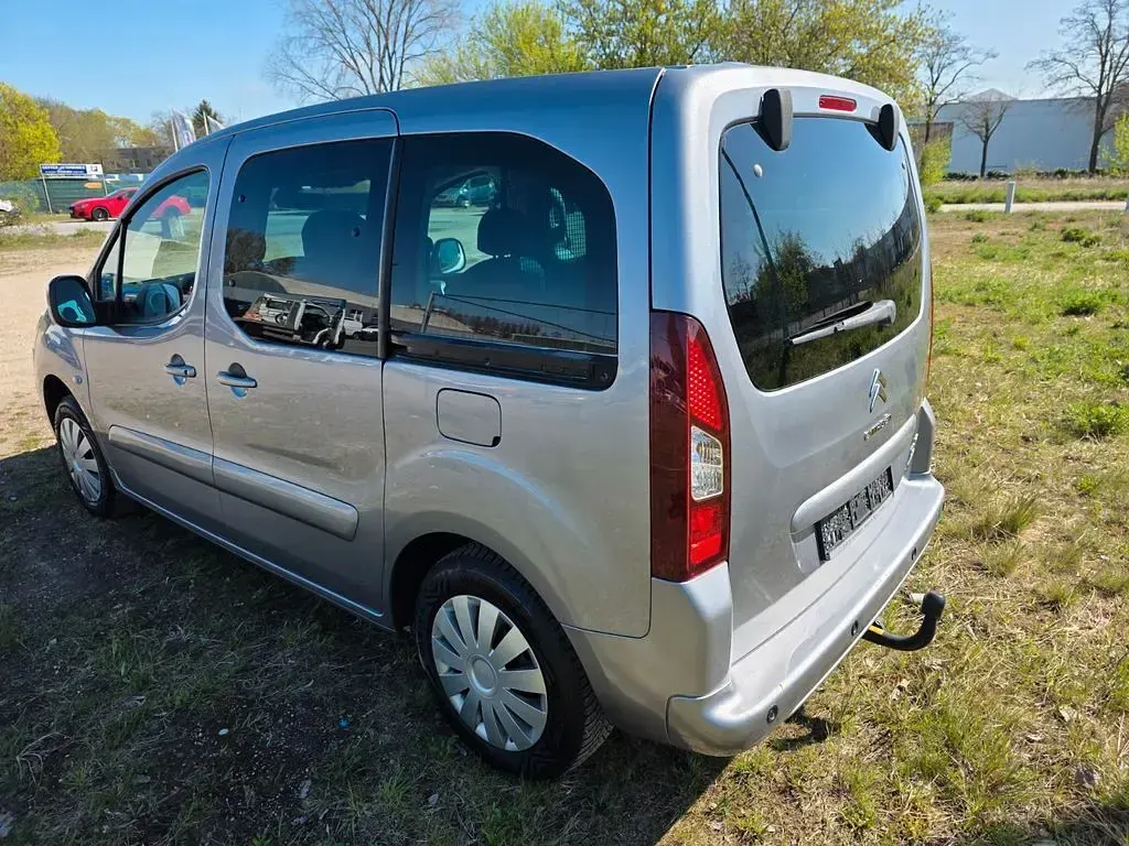 Gebraucht Citroën Berlingo SELECTION 110 PS (80 kW) 2017 Grau Van / Kleinbus