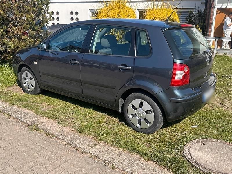 Gebraucht VW Polo 64 PS (47 kW) 2003 Grau Kleinwagen