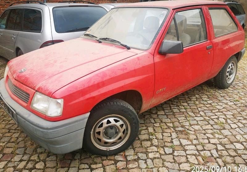 Rot Gebraucht 1991 Opel Corsa Kleinwagen | 500 € - Bild 1/4