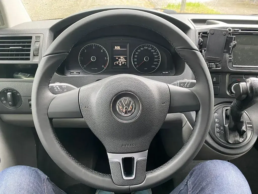 Gebraucht VW Transporter Basis 140 PS (102 kW) 2010 Schwarz Van