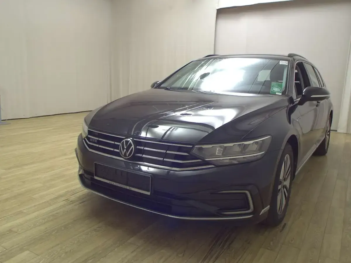 Gebraucht VW Passat 156 PS (114 kW) 2021 Schwarz Kombi