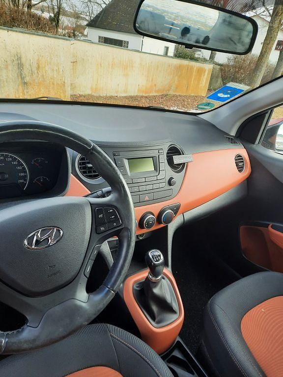 Gebraucht Hyundai i10 Trend 67 PS (49 kW) 2018 Rot Kleinwagen