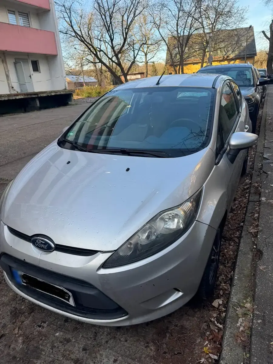 Gebraucht Ford Fiesta 90 PS (66 kW) 2009 Grau Kleinwagen