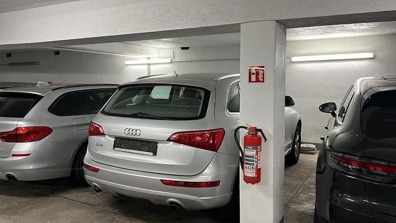Silber Gebraucht 2010 Audi Q5 Design SUV | 7.999 € (Fairer Preis) - Bild 1/4