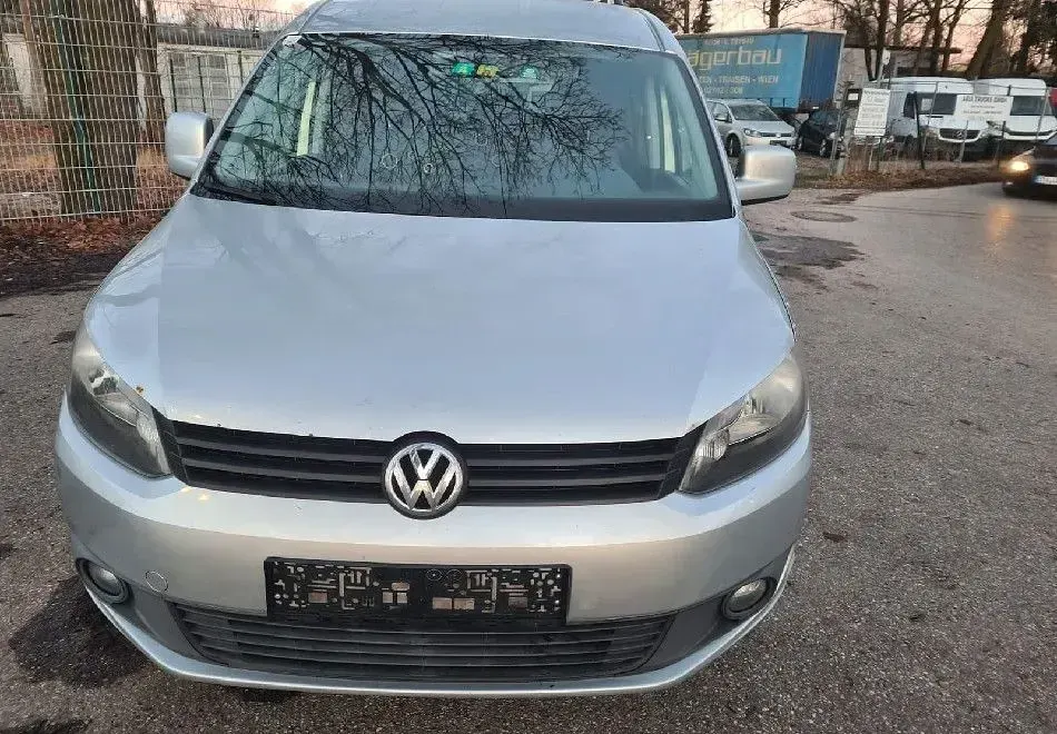 Używany VW Caddy 102 KM (75 kW) 2011 Srebrny Minivan