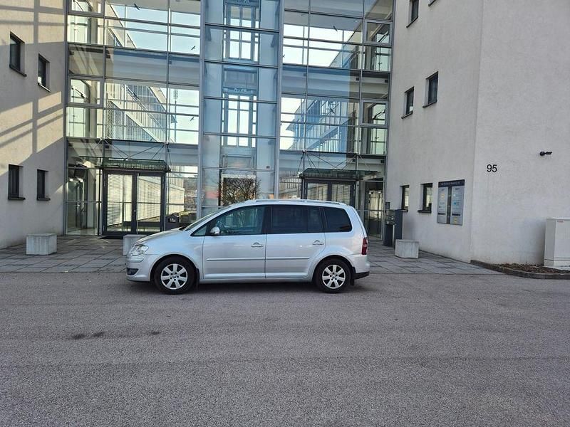 Gebraucht VW Touran Highline 105 PS (77 kW) 2009 Silber Van / Kleinbus