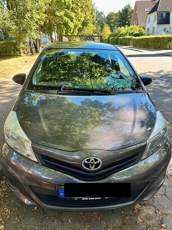 Grau Gebraucht 2013 Toyota Yaris Kleinwagen | 5.000 € (Guter Preis) - Bild 1/4