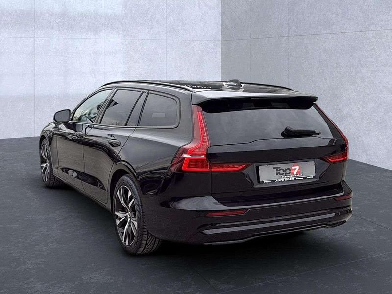 Gebraucht Volvo V60 Plus 197 PS (144 kW) 2024 Onyx black Kombi
