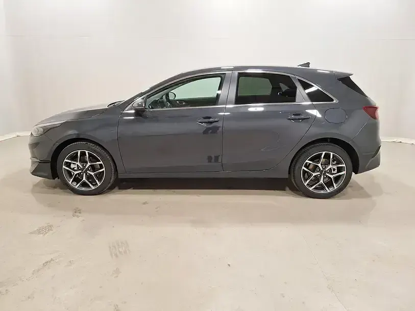 Neu Kia Ceed Style 140 PS (102 kW) 2025 Dark penta metal Kleinwagen
