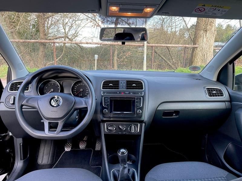 Gebraucht VW Polo Comfortline 60 PS (44 kW) 2015 Schwarz Kleinwagen