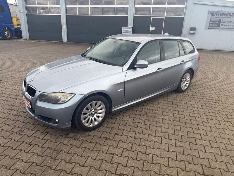 Gebraucht BMW 320 170 PS (125 kW) 2009 Blau Kombi