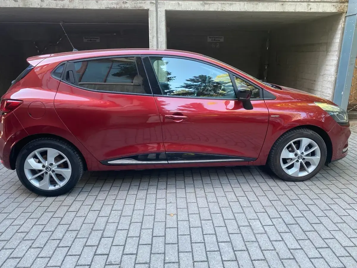 Gebraucht Renault Clio LIMITED 118 PS (86 kW) 2017 Rot Kleinwagen