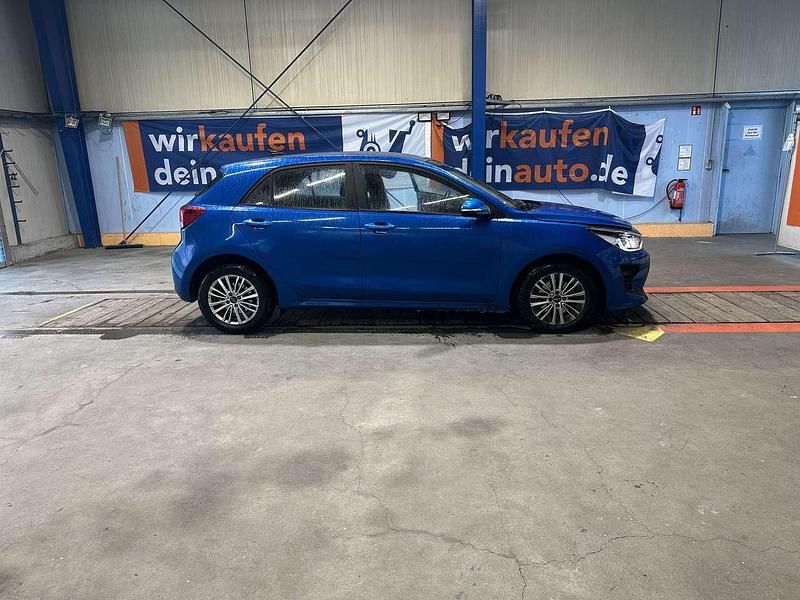 Blau Gebraucht 2023 Kia Rio Vision Limousine | 13.499 € (Guter Preis) - Bild 1/3