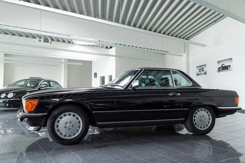 Schwarz Gebraucht 1988 Mercedes 560 Cabrio | 74.900 € - Bild 1/4